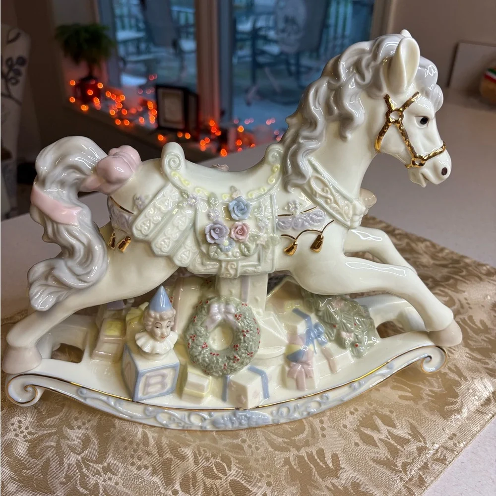 Vintage Sankyo Christmas Musical Rocking Horse made with 24 k gold accents. - Picture 13 of 15